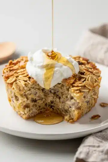 Baked High Protein Overnight Oats 12 Golden baked high protein overnight oats with blueberries, yogurt, and honey.