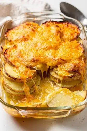 Cheesy Cheesy Scalloped Potatoes 28 Cheesy scalloped potatoes casserole with crispy cheese edges and creamy sauce.