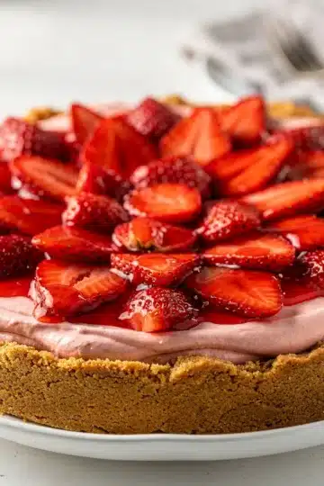 Old Fashioned No Bake Strawberry Pie 13 Old Fashioned No Bake Strawberry Pie slice with creamy filling and glazed berries.