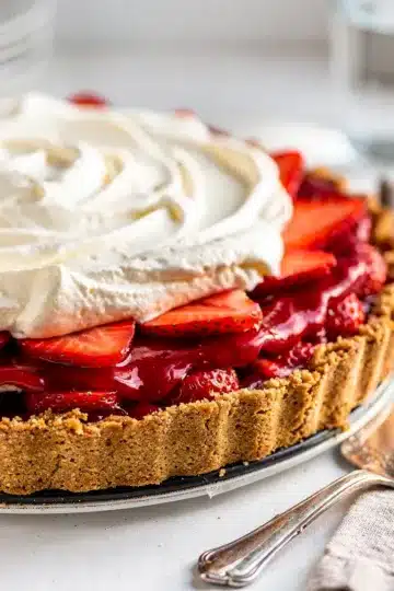 No Bake No Bake Strawberry Pie 14 No bake strawberry pie with fresh berries and whipped cream on graham crust.