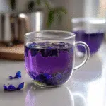 Steeping butterfly pea tea for Brazilian Mounjaro drink