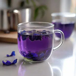 Steeping butterfly pea tea for Brazilian Mounjaro drink